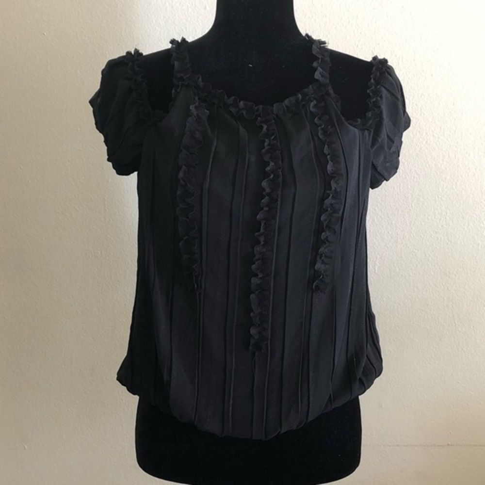 Max Studio London Ruffled Cold-Shoulder Top blouse - Picture 2 of 5